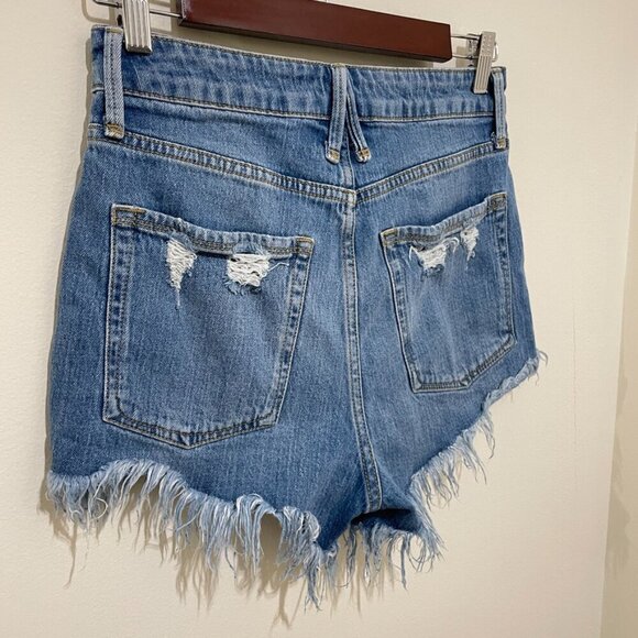 Good American Distressed Raw Hem Denim Shorts, Size 2 / 26 - Picture 5 of 9
